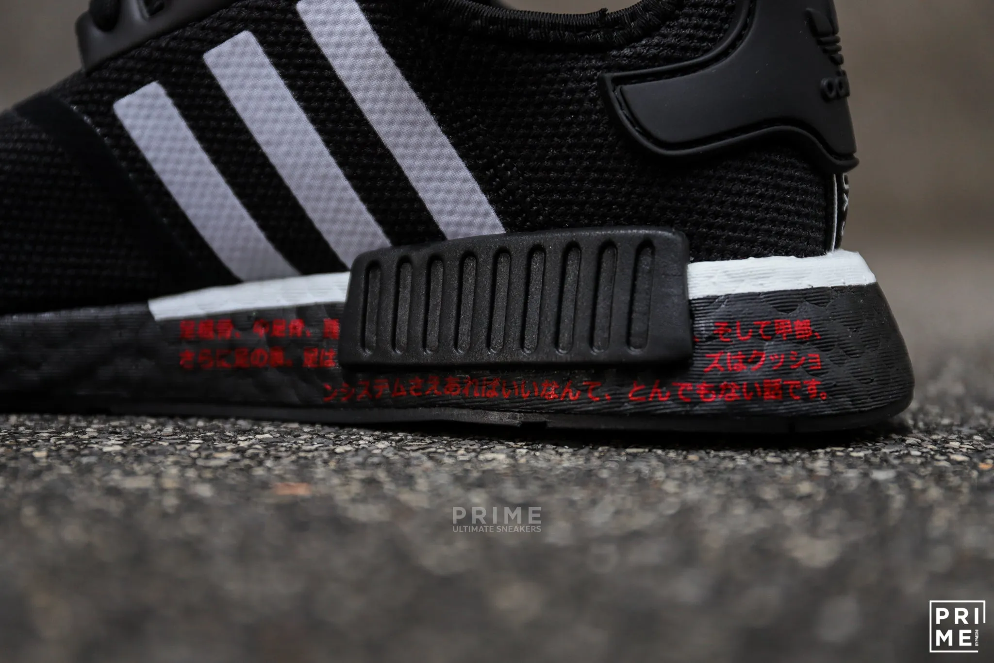 Adidas NMD R1 Core Black / Scarlet / Cloud White (H01926)