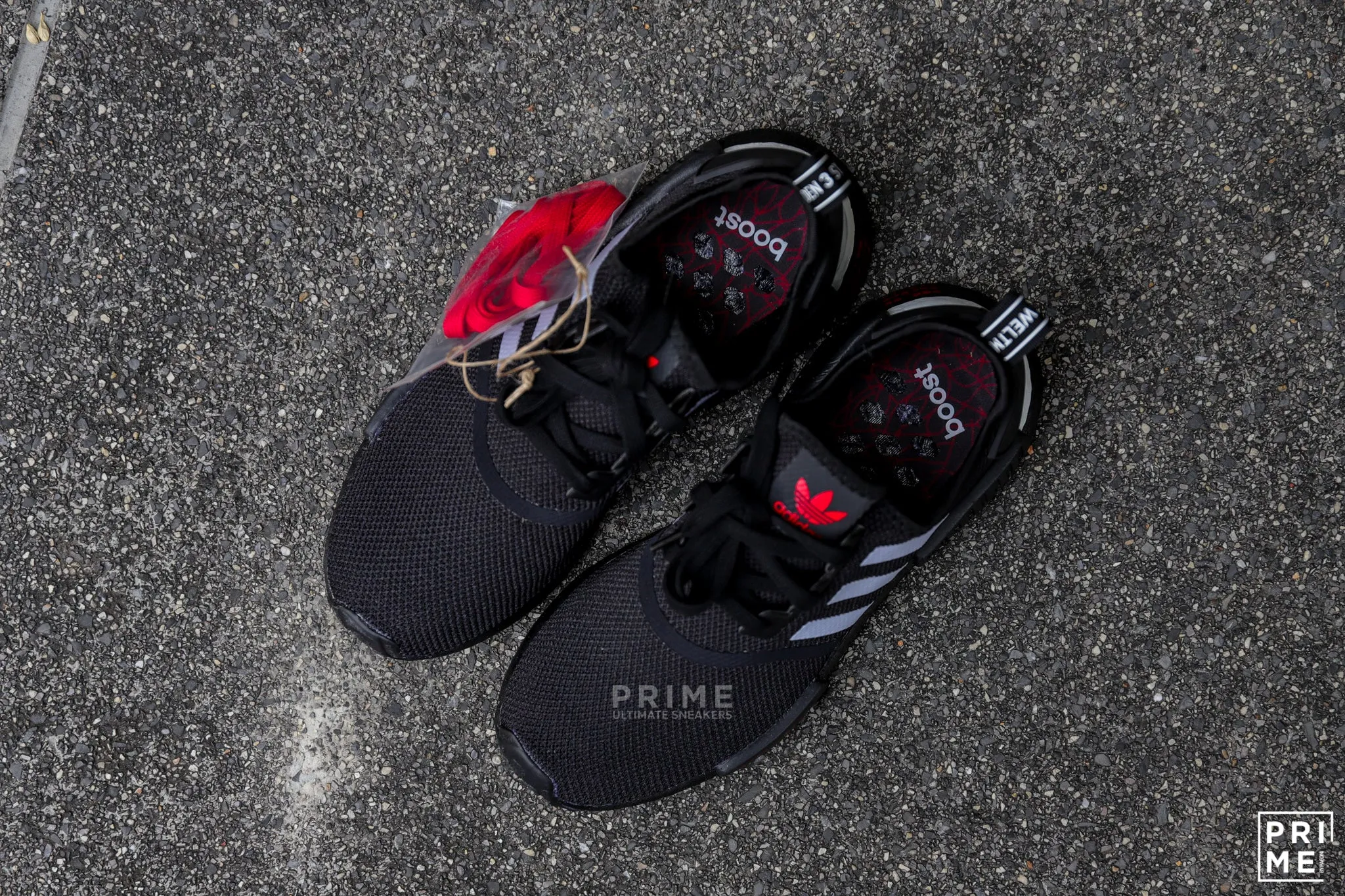 Adidas NMD R1 Core Black / Scarlet / Cloud White (H01926)