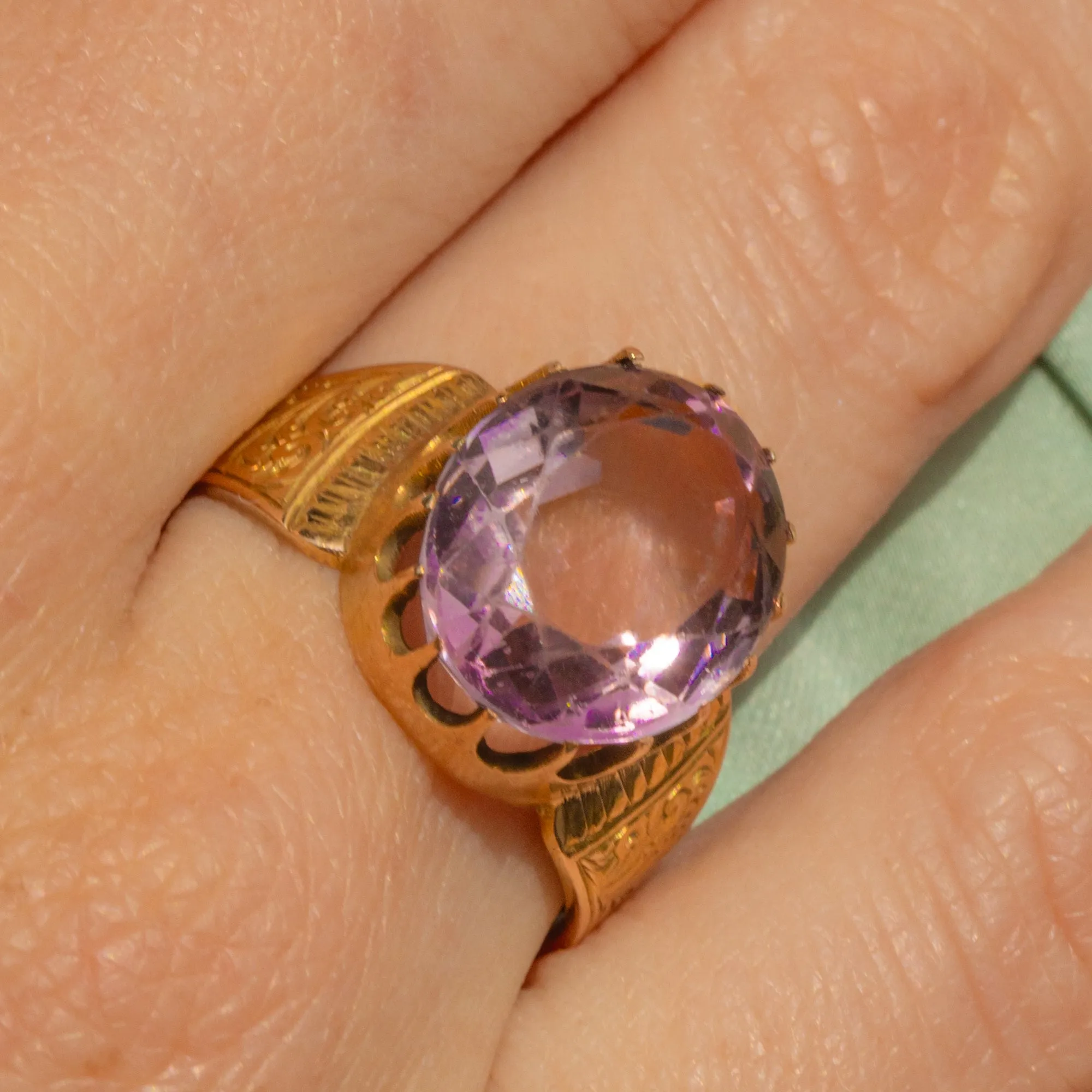 Antique 18ct Gold Amethyst Ring 5.22ct, Engraved Shoulders