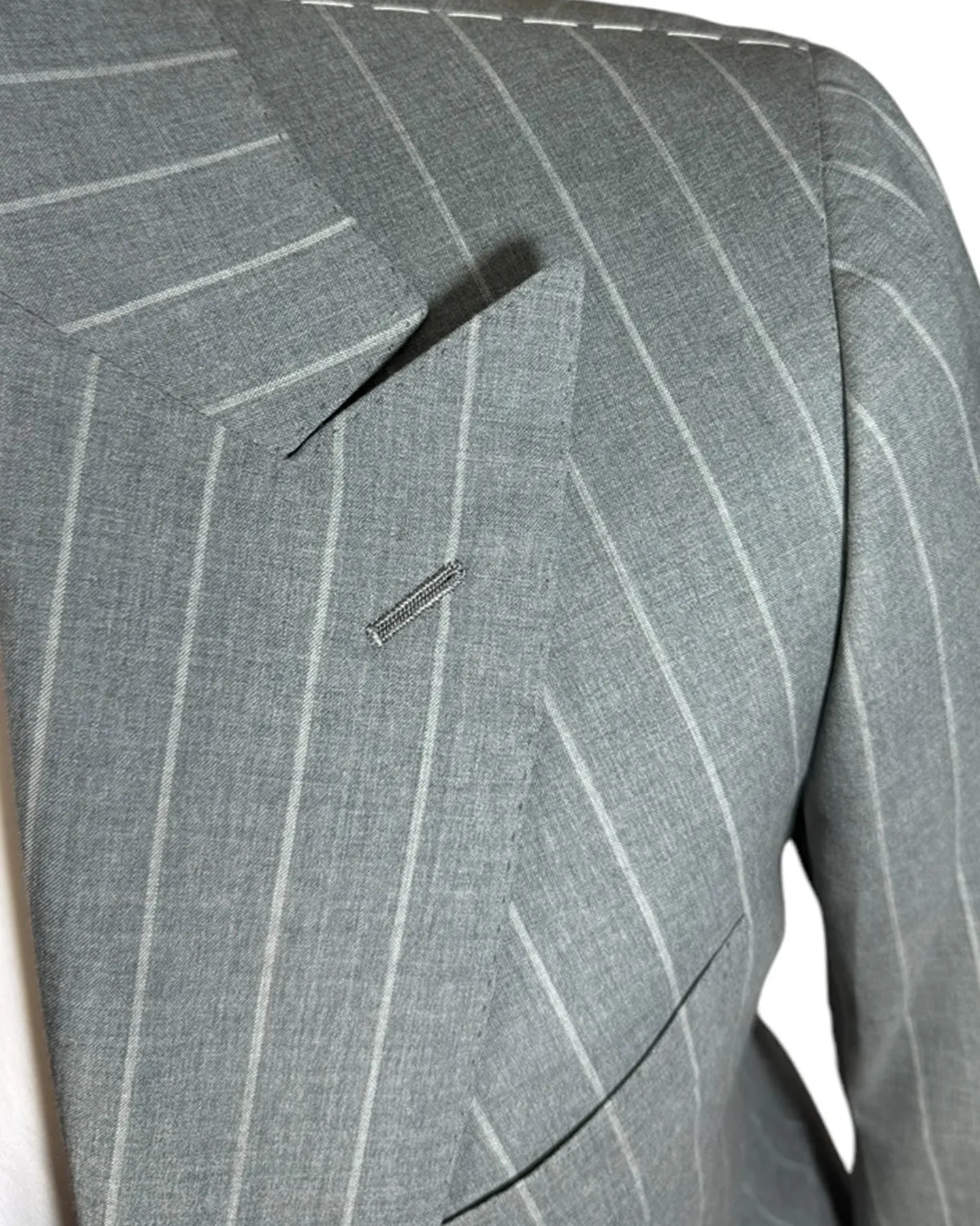 Cesare Attolini Suit Gray Stripes Peak Lapel EU 44/ US 34