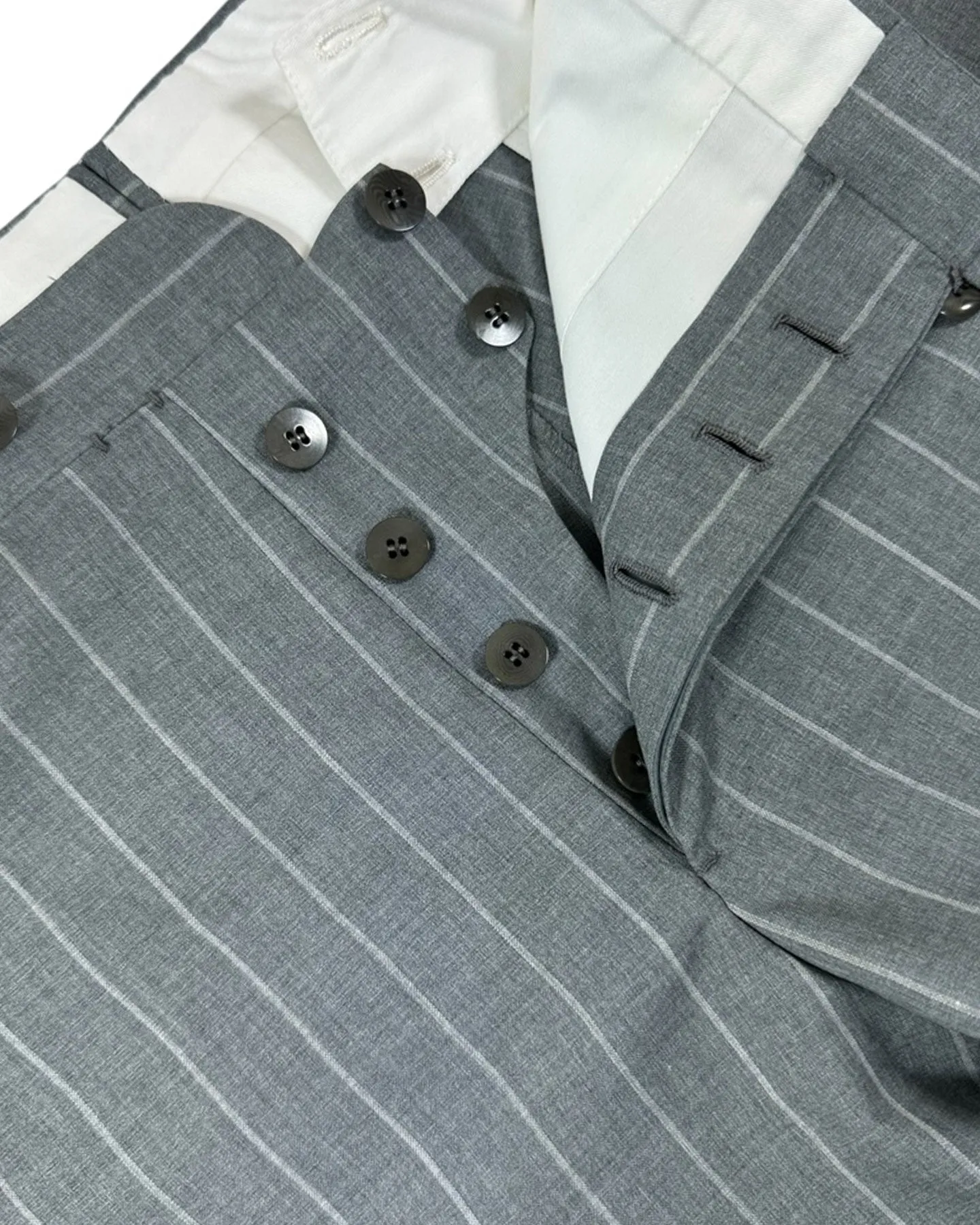 Cesare Attolini Suit Gray Stripes Peak Lapel EU 56/ US46