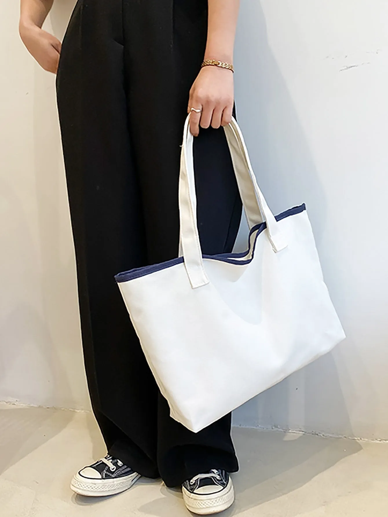 Contrast Binding Tote Bag