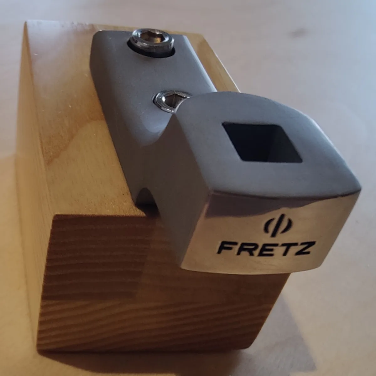 Fretz Stake Holder, Mounted