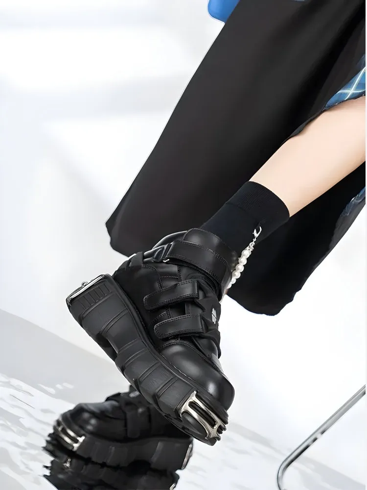 Grunge Chunky Metal Detailed Platform Boots