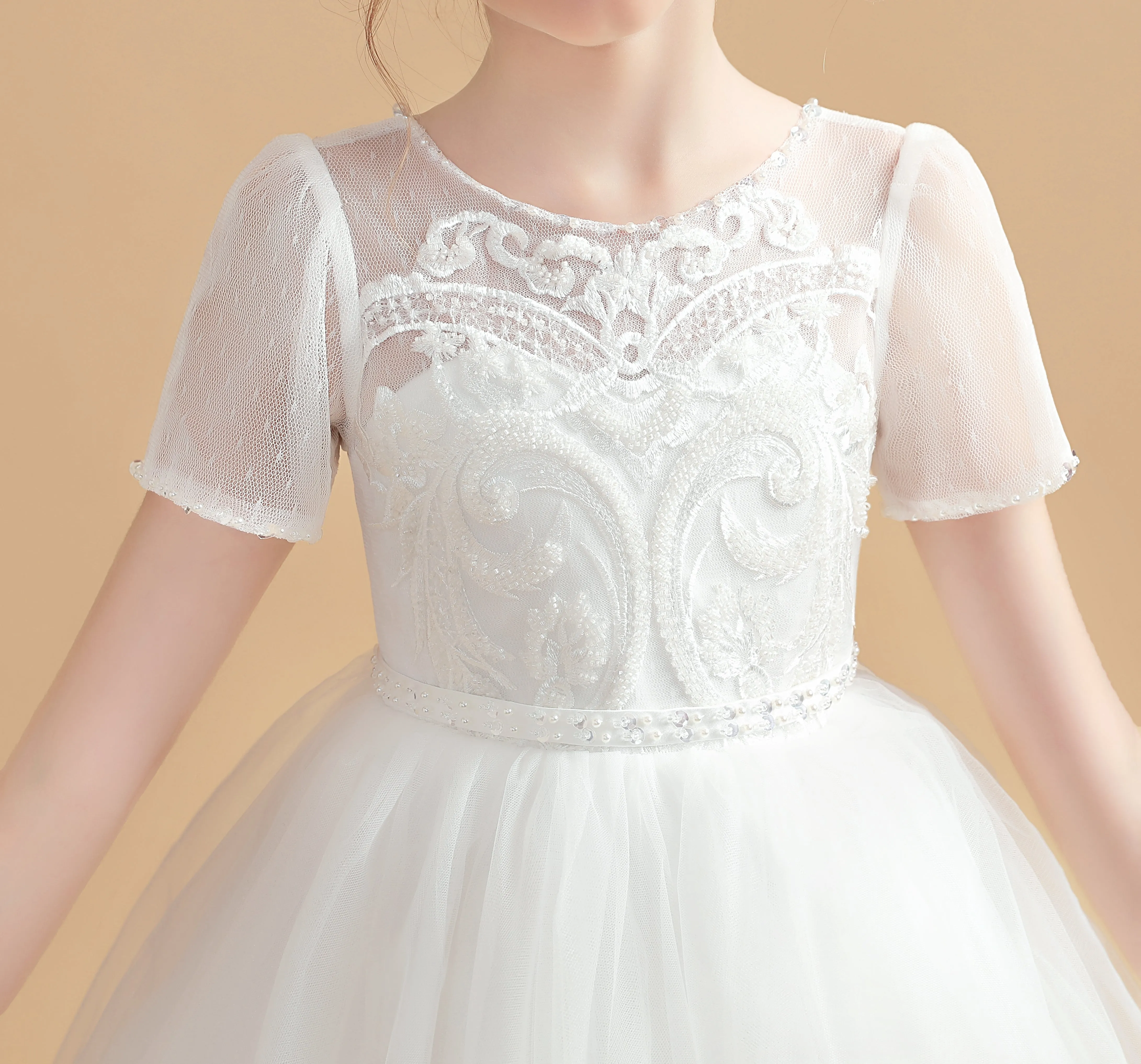 Ivory Short Sleeves Tulle Flower Girl Dresses With Lace Appliques