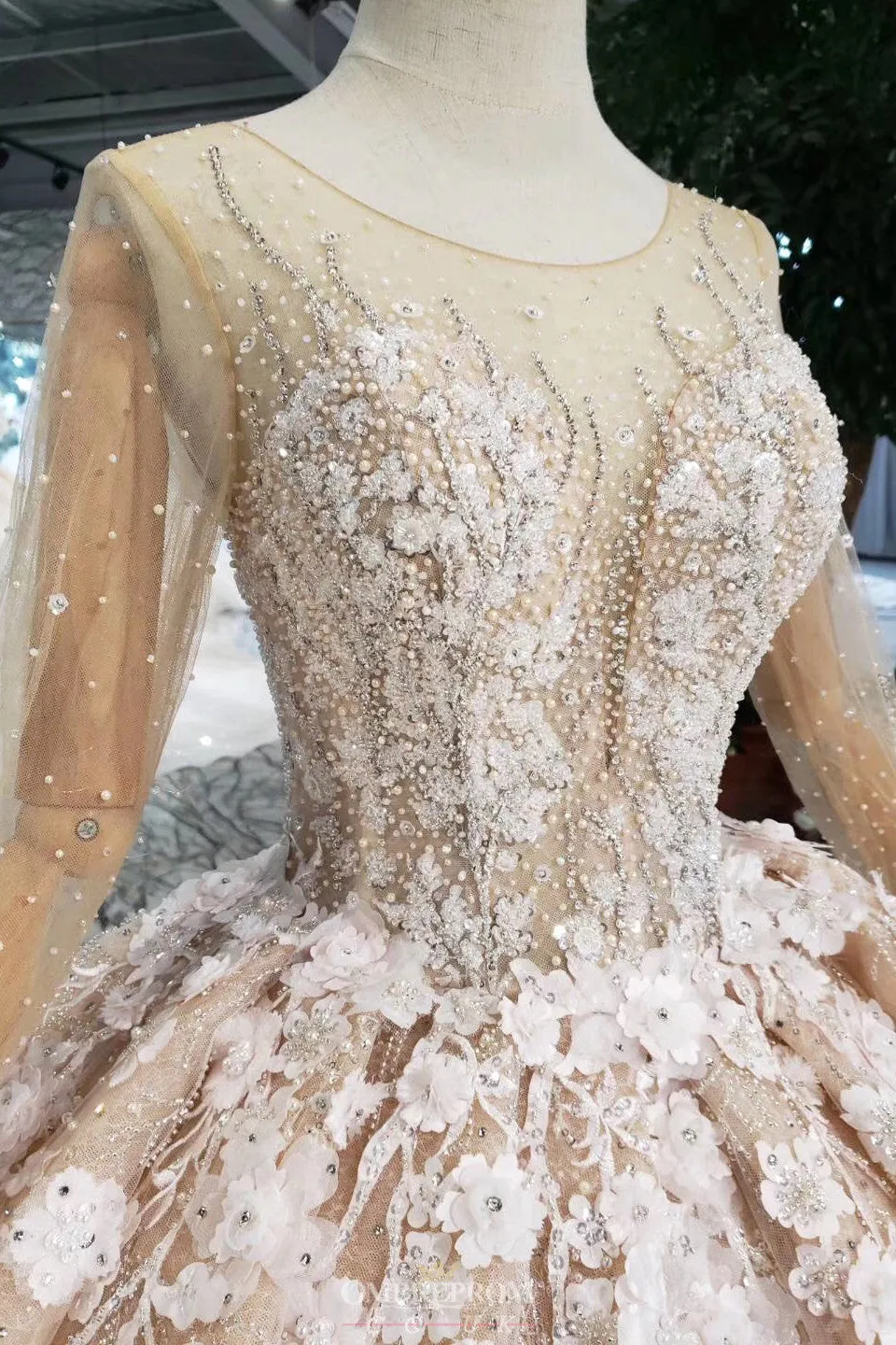 Luxury Long Sleeves Wedding Dress With Pearls Appliques Formal Ball Gown OW407