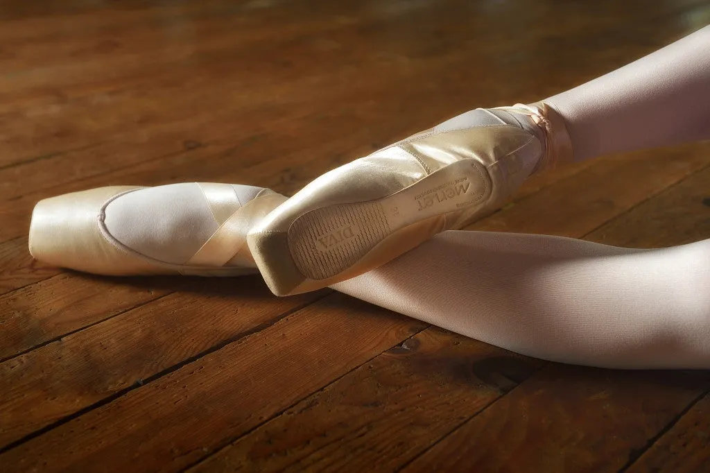 Merlet Diva pointe shoe HARD shank