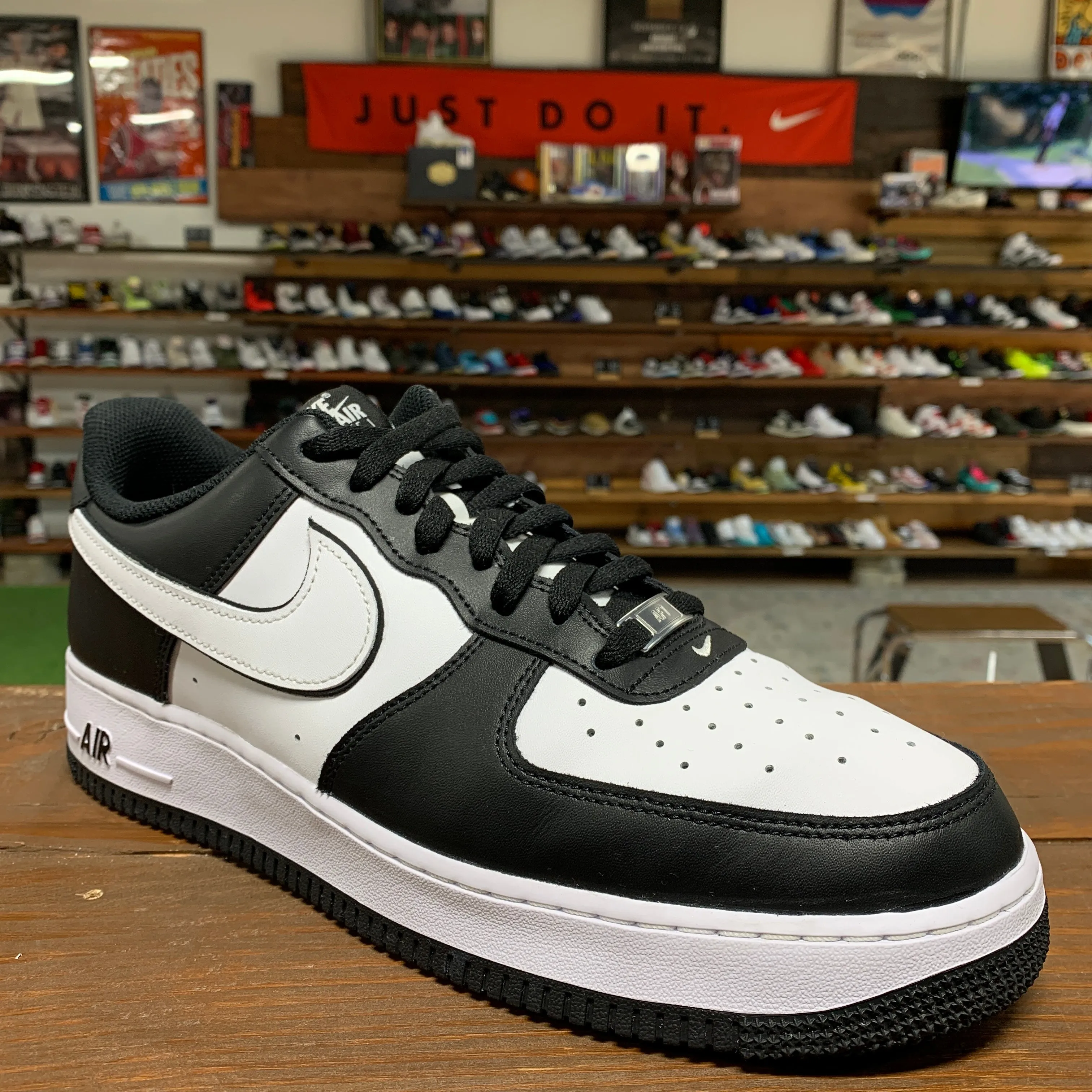 Nike Air Force 1 Low 'White Swoosh Panda' Size 13