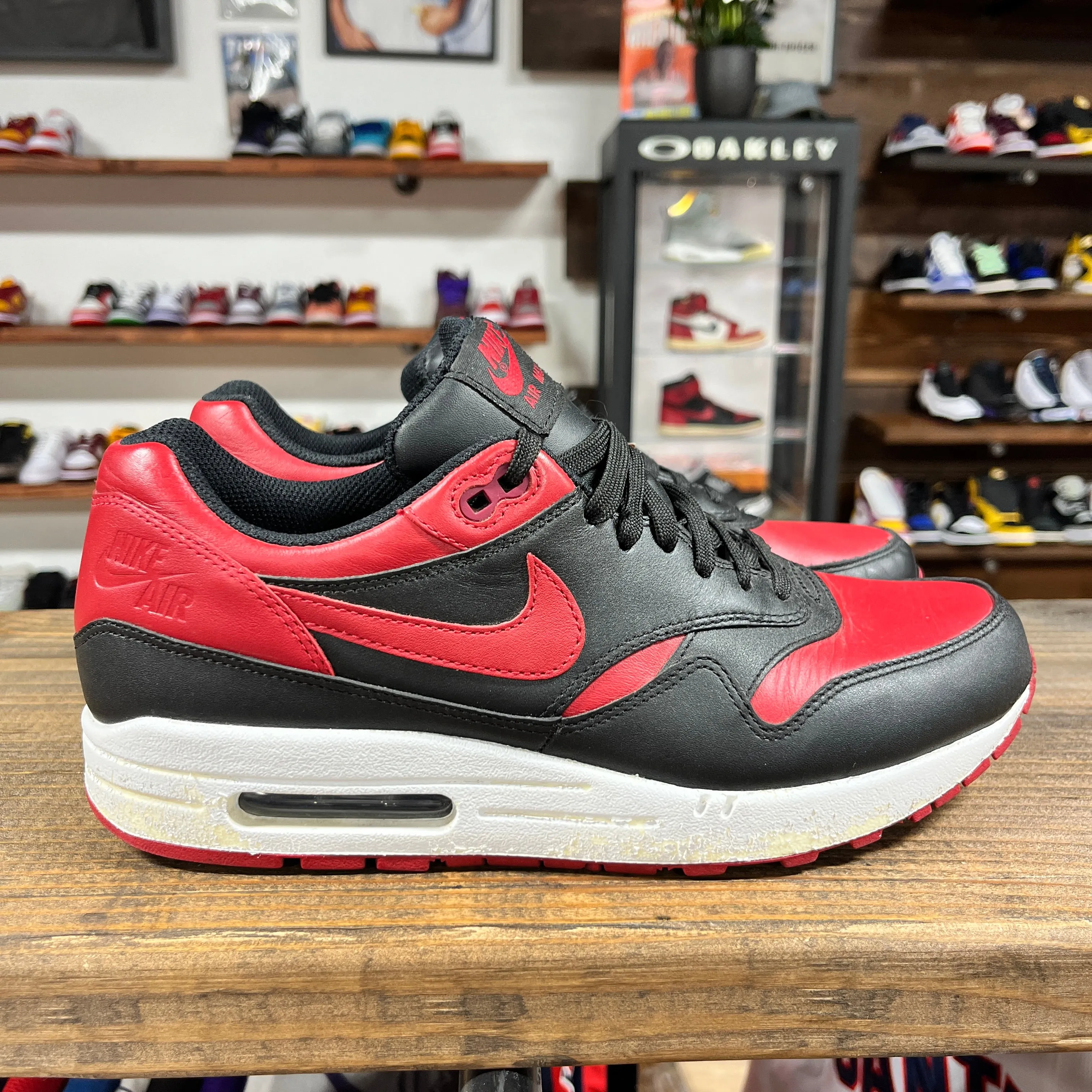 Nike Air Max 1 'Bred' Size 9.5