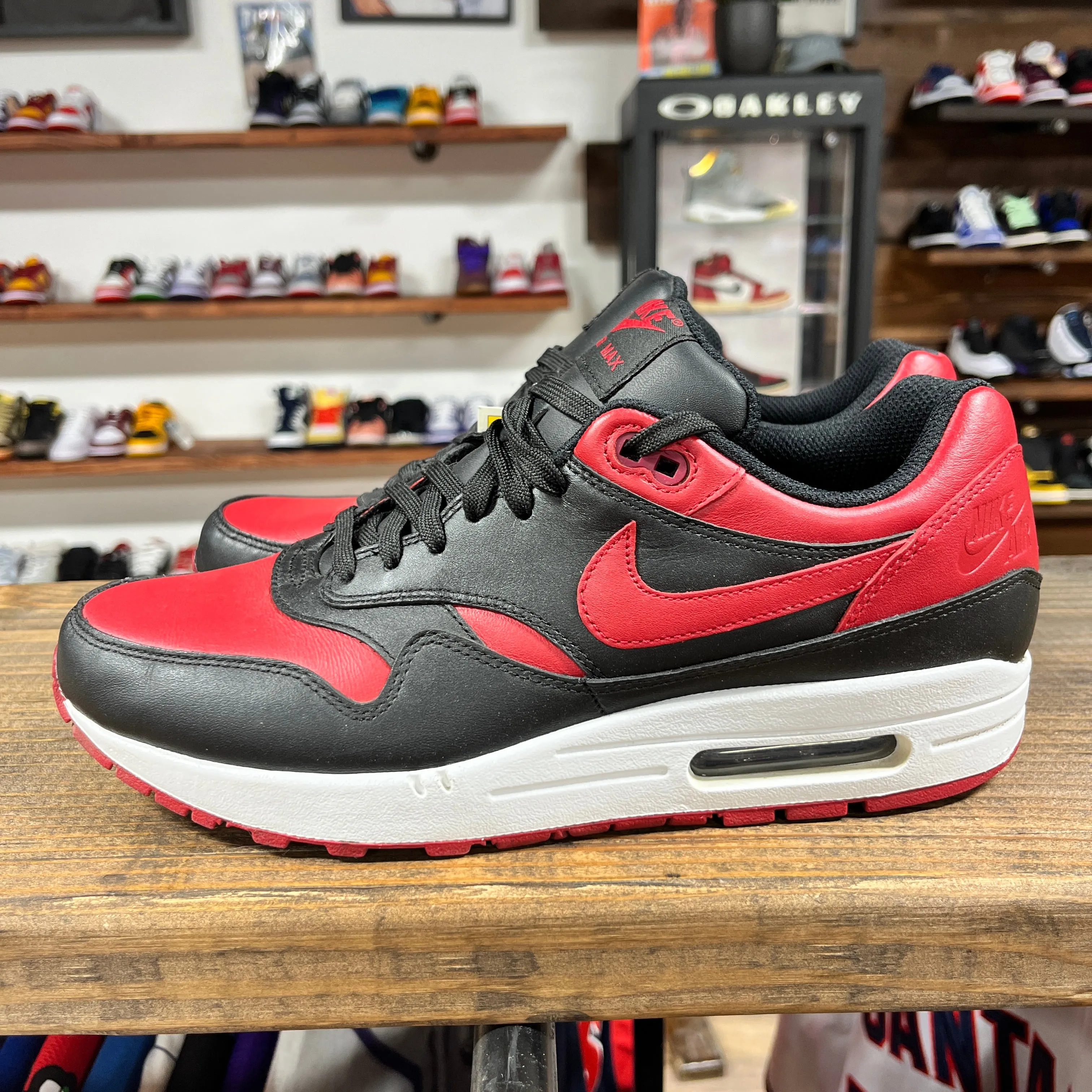 Nike Air Max 1 'Bred' Size 9.5