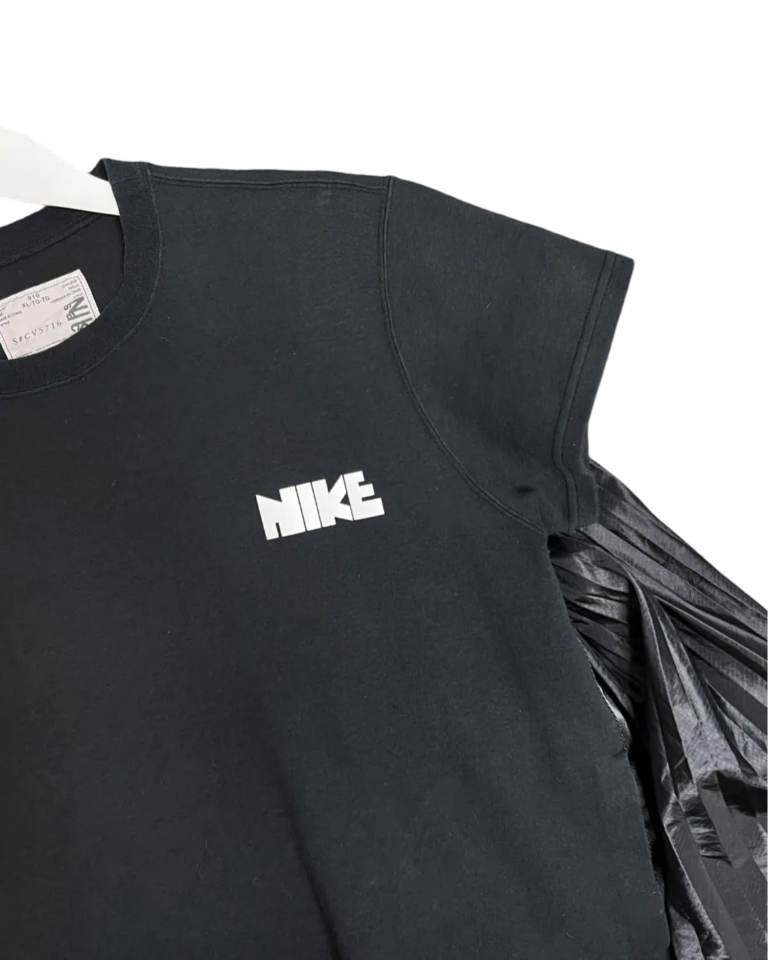 Size XL - Nike X Sacai Black Top